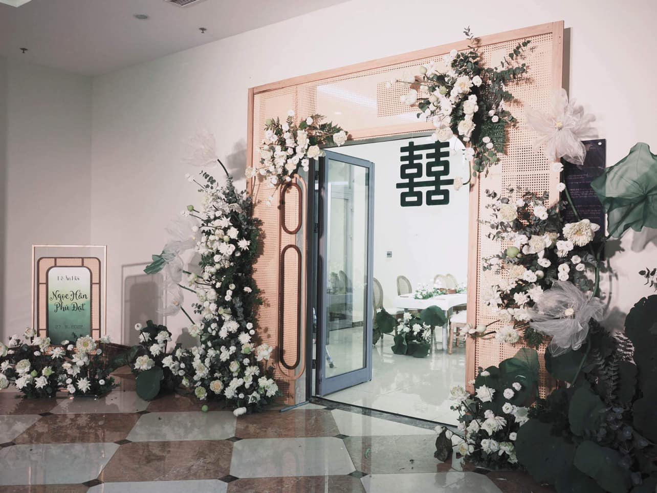 Không gian trang nhã tại Lễ ăn hỏi của Hoa hậu Ngọc Hân - Ảnh 6.