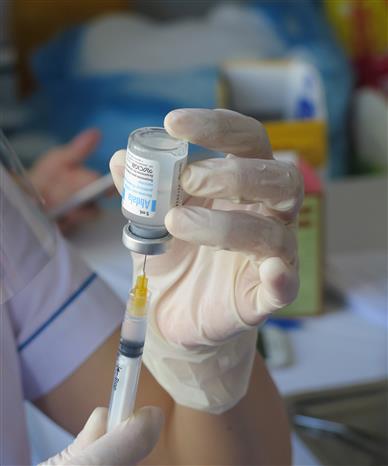 Thêm 206 ca mắc mới, Bộ Y tế yêu cầu đẩy nhanh hơn nữa tiến độ tiêm vaccine phòng Covid-19 - Ảnh 1.