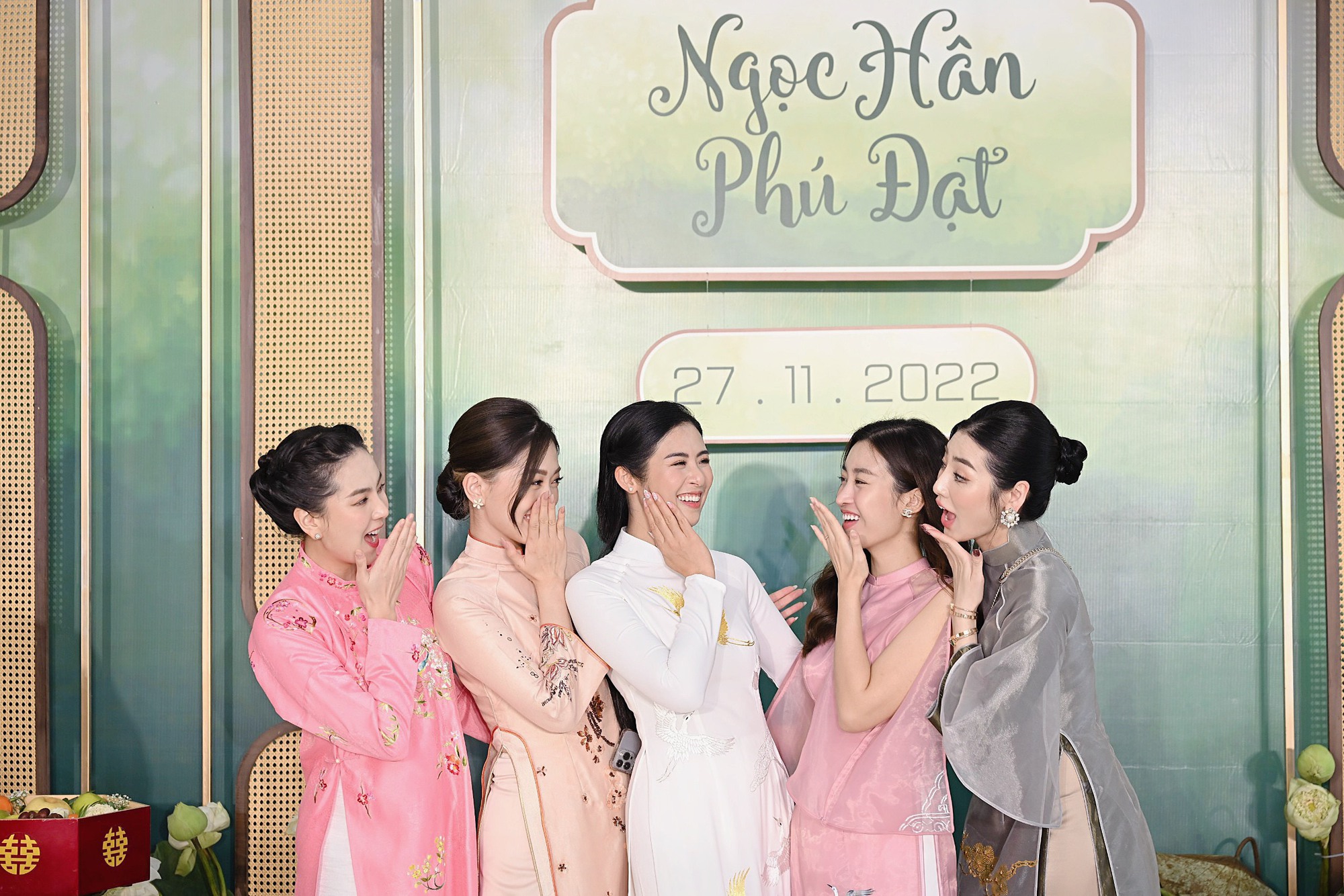 Đỗ Mỹ Linh, Phương Nga góp mặt trong lễ ăn hỏi Hoa hậu Ngọc Hân: Khung ảnh toàn mỹ nhân viên mãn là đây! - Ảnh 2.