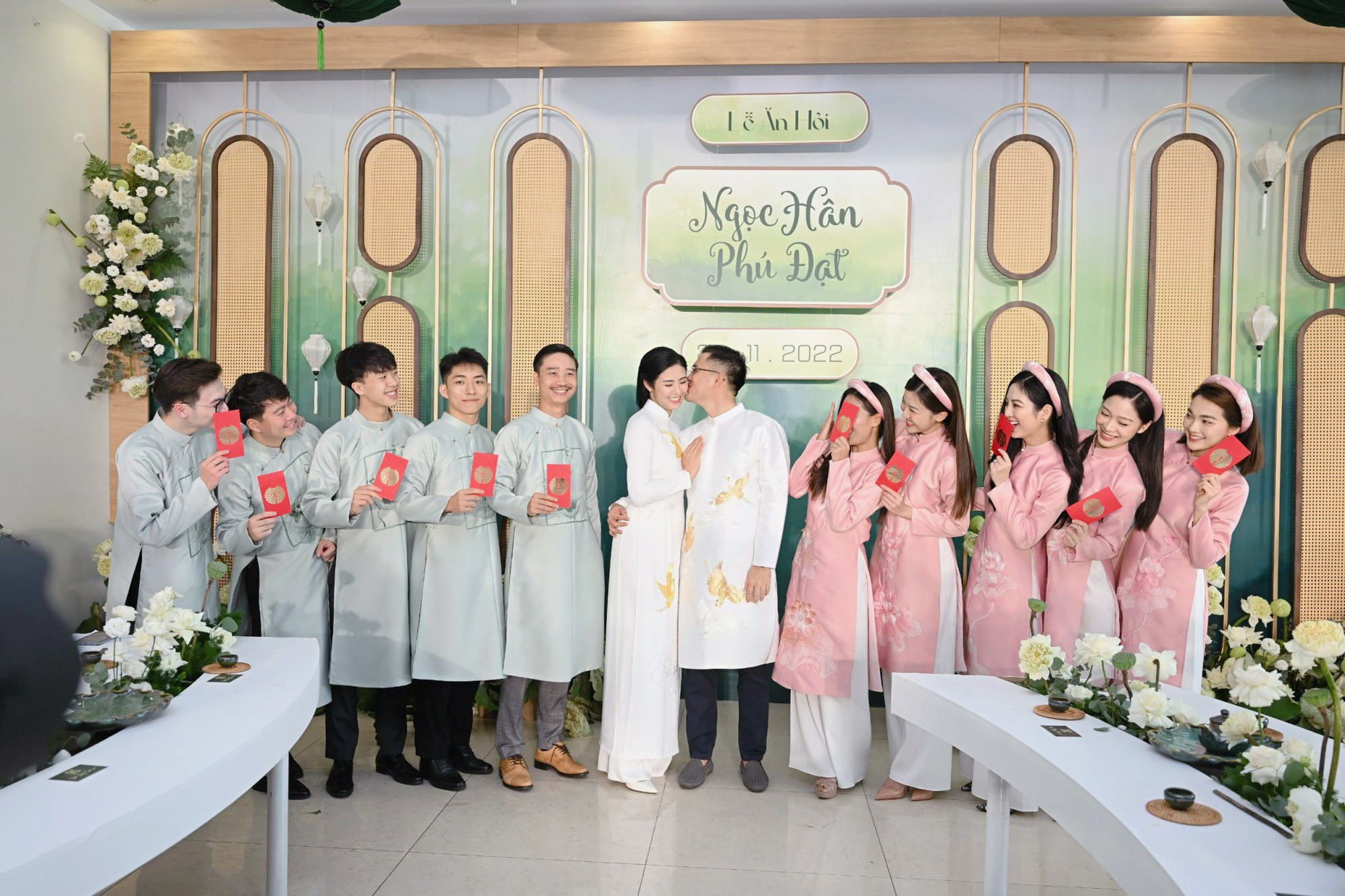 Đỗ Mỹ Linh, Dương Tú Anh cùng dàn Hoa - Á hậu rạng rỡ xuất hiện tại Lễ ăn hỏi Hoa hậu Ngọc Hân - Ảnh 8.
