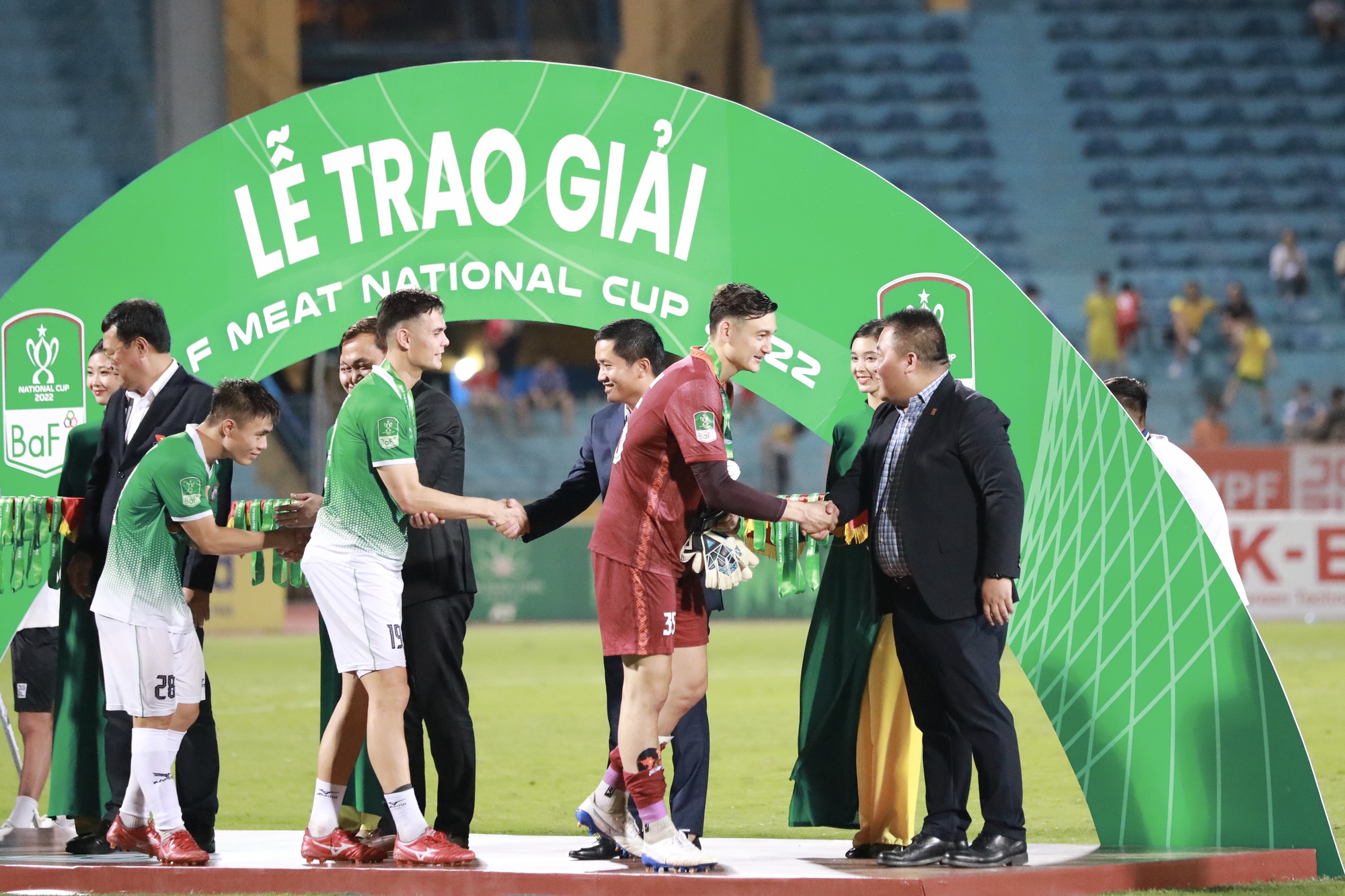 Cầu thủ Bình Định ‘rã rời’ sau thất bại tại chung kết Cup QG - Ảnh 21.