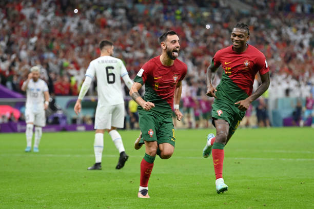 Kết quả bóng đá Bồ Đào Nha 2-0 Uruguay: Bruno Fernandes hóa người hùng, Bồ Đào Nha vào vòng 1/8 World Cup - Ảnh 2.