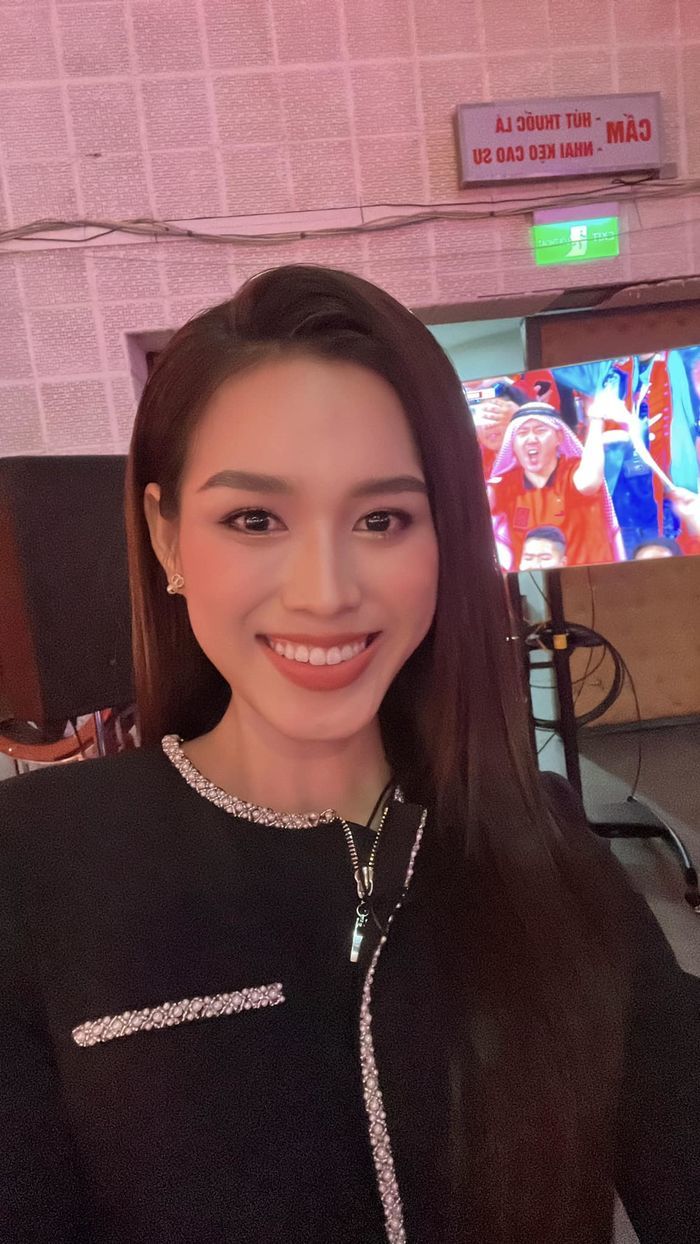 Hoa hậu Đỗ Thị Hà lên sóng VTV bình luận World Cup - Ảnh 2.