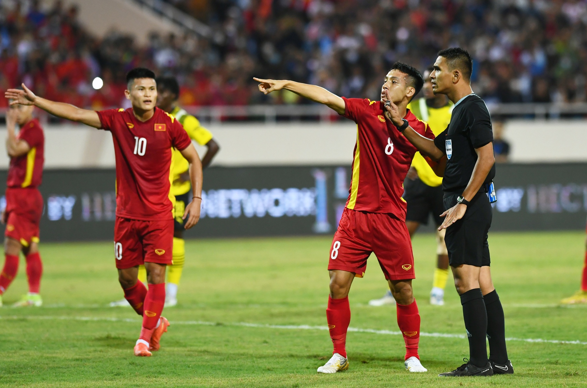 Tuấn Hải, Hùng Dũng phát hiện sự cố hy hữu hiếm có trong trận ĐT Việt Nam thắng Dortmund - Ảnh 3.