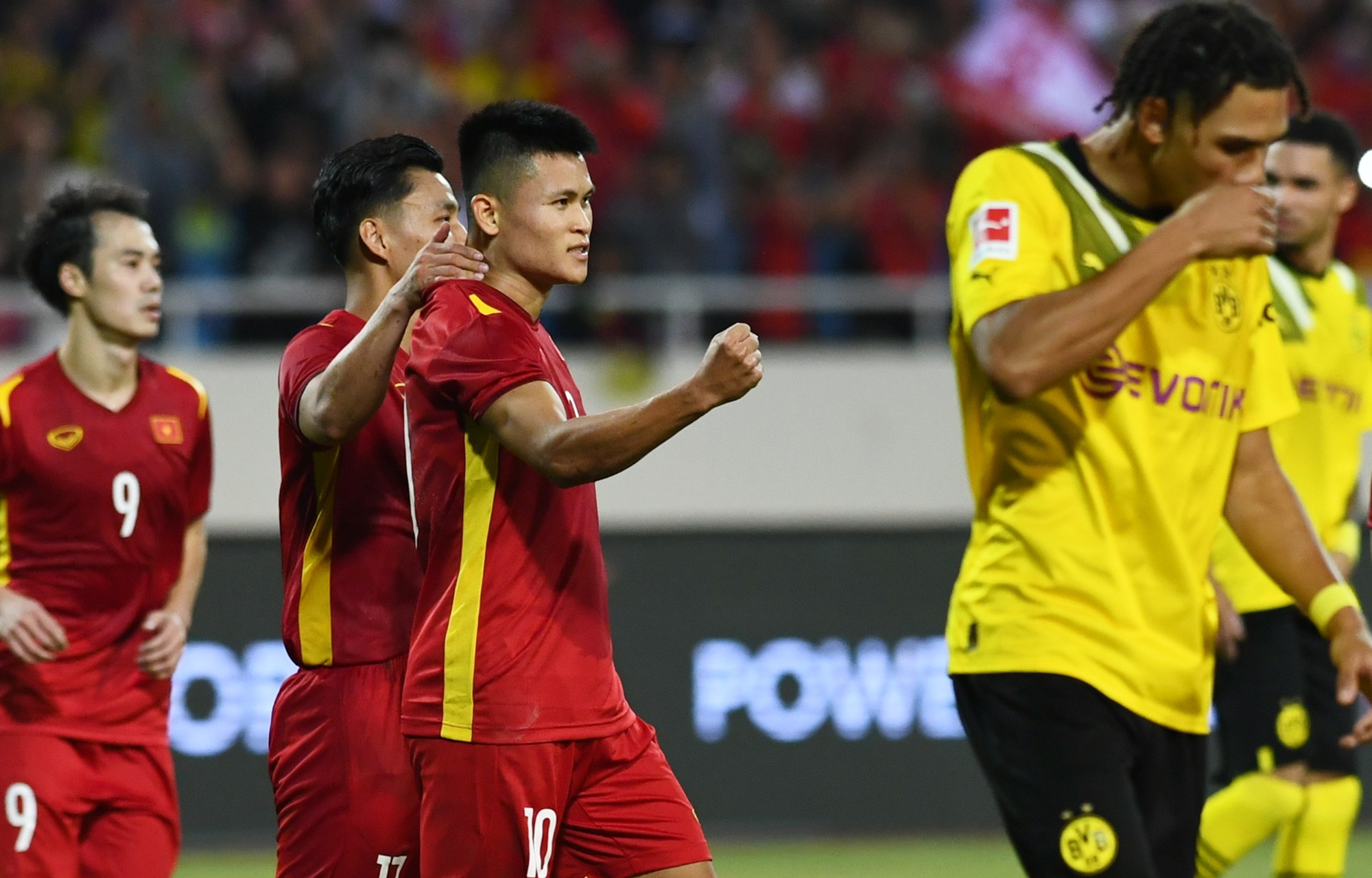 Tuấn Hải, Hùng Dũng phát hiện sự cố hy hữu hiếm có trong trận ĐT Việt Nam thắng Dortmund - Ảnh 6.