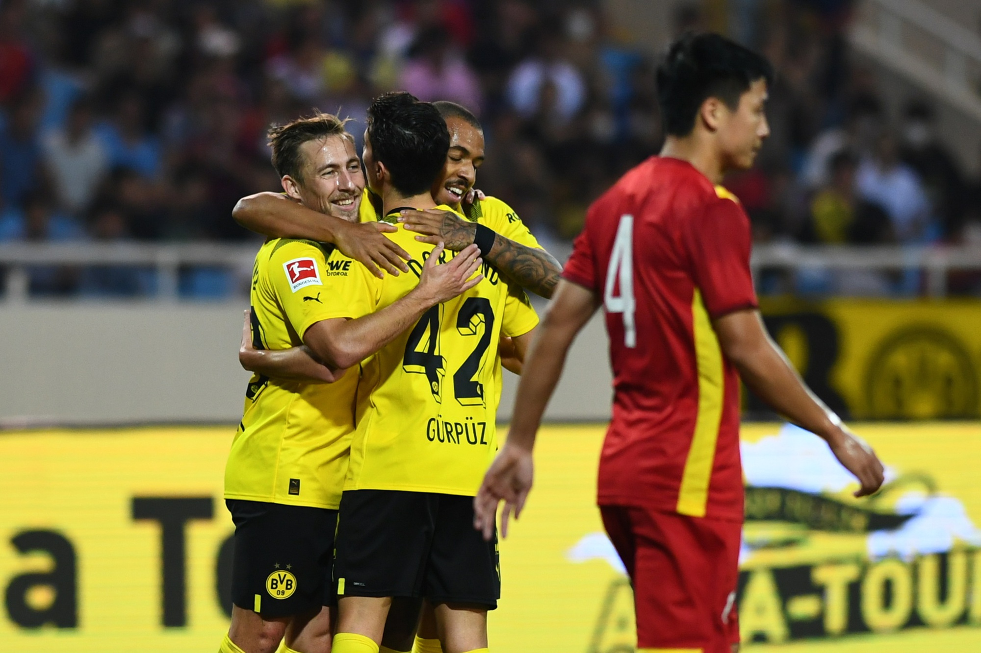 Tuấn Hải, Hùng Dũng phát hiện sự cố hy hữu hiếm có trong trận ĐT Việt Nam thắng Dortmund - Ảnh 8.
