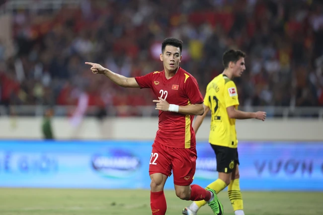 Kết quả Việt Nam 2-1 Dortmund: Tiến Linh và Tuấn Hải ghi bàn, ĐT Việt Nam đánh bại đội bóng của Bundesliga - Ảnh 2.