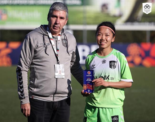 Huỳnh Như nhận giải Cầu thủ hay nhất trận