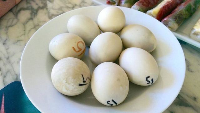Cộng đồng mạng “hoang mang” khi trứng vịt lộn nằm trong danh sách món trứng tệ nhất thế giới - Ảnh 3.