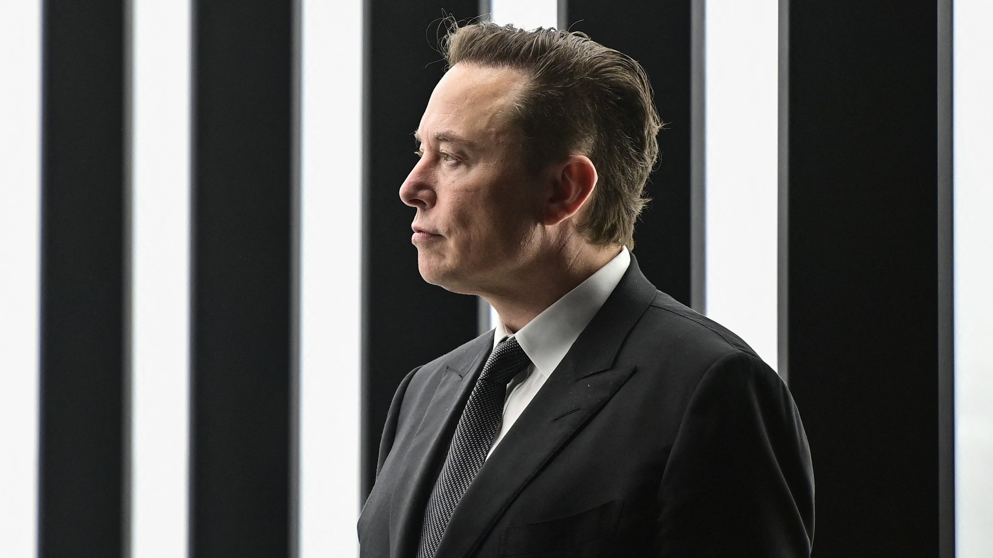 Tỷ phú E.Musk bán hàng triệu cổ phiếu của Tesla