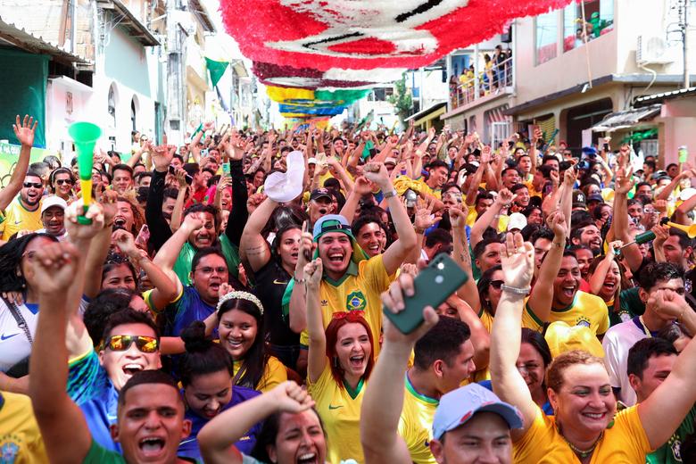 Chùm ảnh: Không khí World Cup 2022 sôi động khắp nơi thế giới tạo nên bữa tiệc tràn ngập màu sắc và cảm xúc khó quên - Ảnh 6.