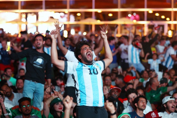 Chùm ảnh: Không khí World Cup 2022 sôi động khắp nơi thế giới tạo nên bữa tiệc tràn ngập màu sắc và cảm xúc khó quên - Ảnh 12.