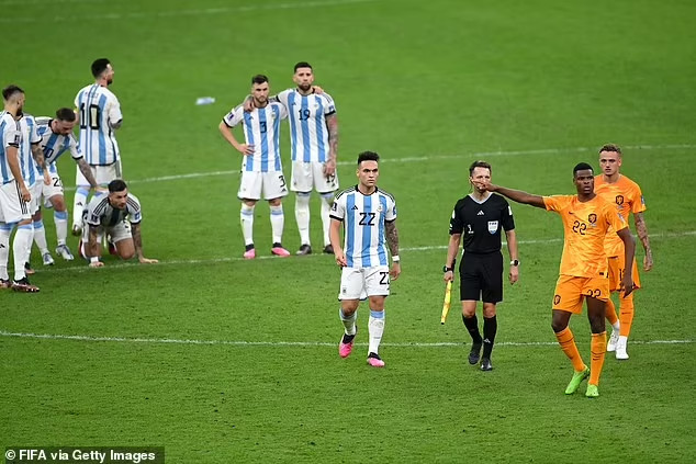 Nguyên nhân cầu thủ Argentina ăn mừng trêu tức Hà Lan - Ảnh 6.