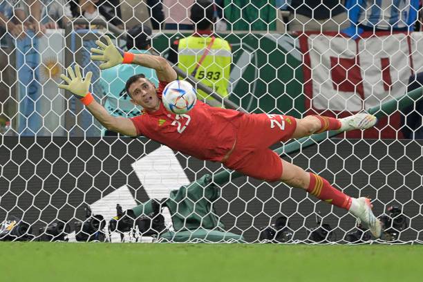 Emiliano Martinez góp công lớn giúp Argentina vào bán kết World Cup 2022