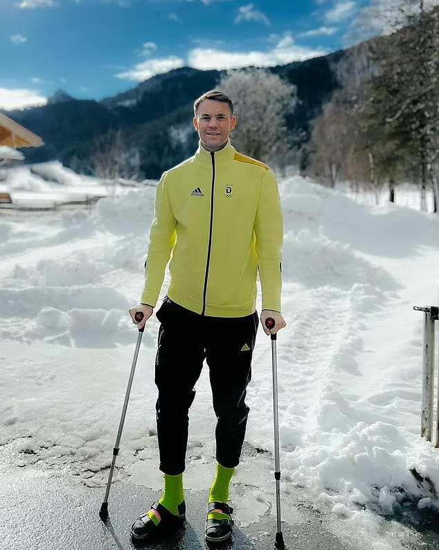 Neuer bị gãy chân hậu World Cup 2022 - Ảnh 3.