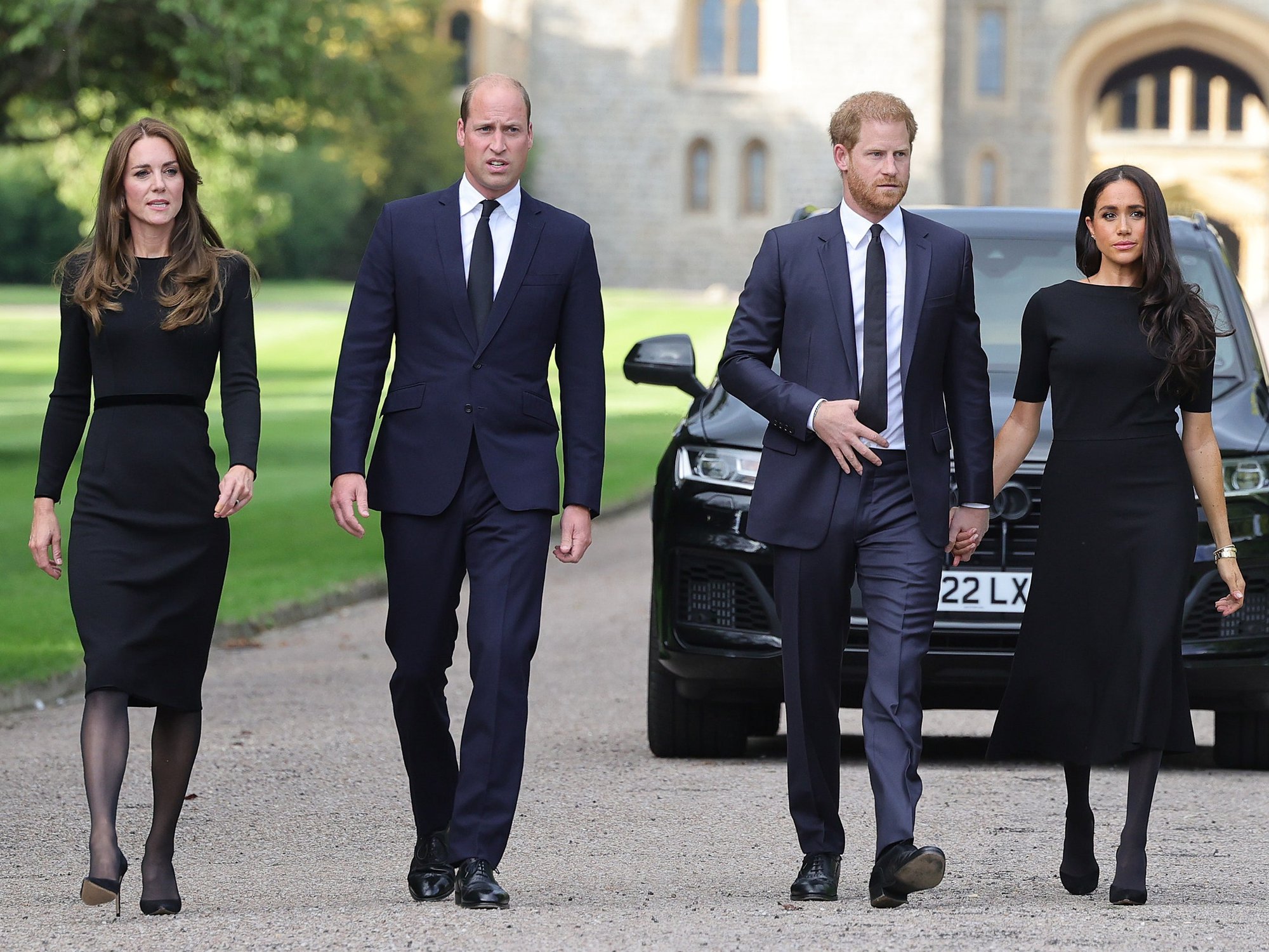 Phản ứng của Thái tử William và nhân viên hoàng gia trước bộ phim “bom tấn” kể hết của vợ chồng Harry - Meghan - Ảnh 3.