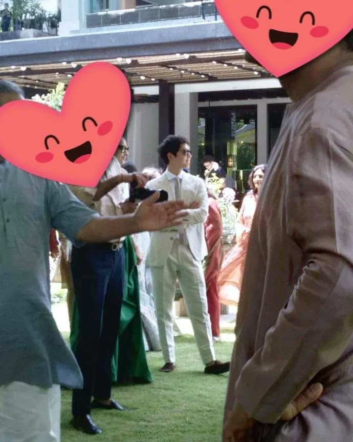 Song Joong Ki gây sốt khi dự đám cưới bạn ở Bali: Đã soái còn hack tuổi đỉnh cao, khách mời hé lộ ấn tượng ngoài đời - Ảnh 3.