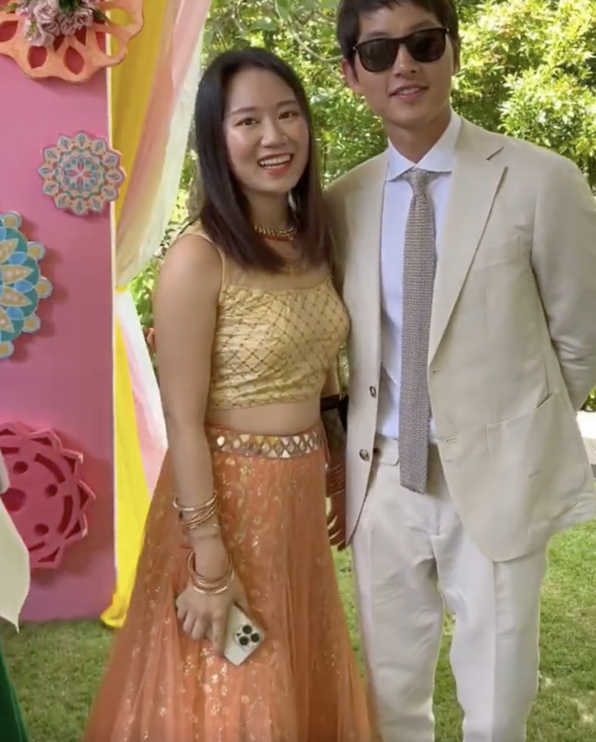 Song Joong Ki gây sốt khi dự đám cưới bạn ở Bali: Đã soái còn hack tuổi đỉnh cao, khách mời hé lộ ấn tượng ngoài đời - Ảnh 1.