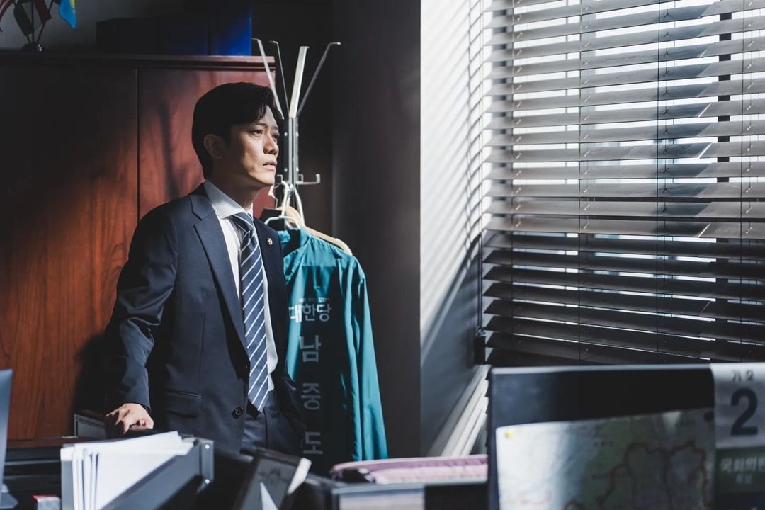 Dàn sao gạo cội trong phim sắp ra mắt 'Trolley': Mỹ nhân 'Giày thủy tinh' Kim Hyun Joo đóng chính - Ảnh 2.