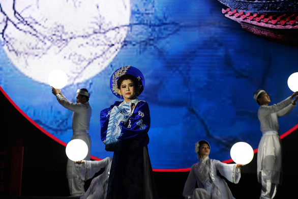 Sân khấu Thành phố Hồ Chí Minh sôi động dịp cuối năm - Ảnh 2.