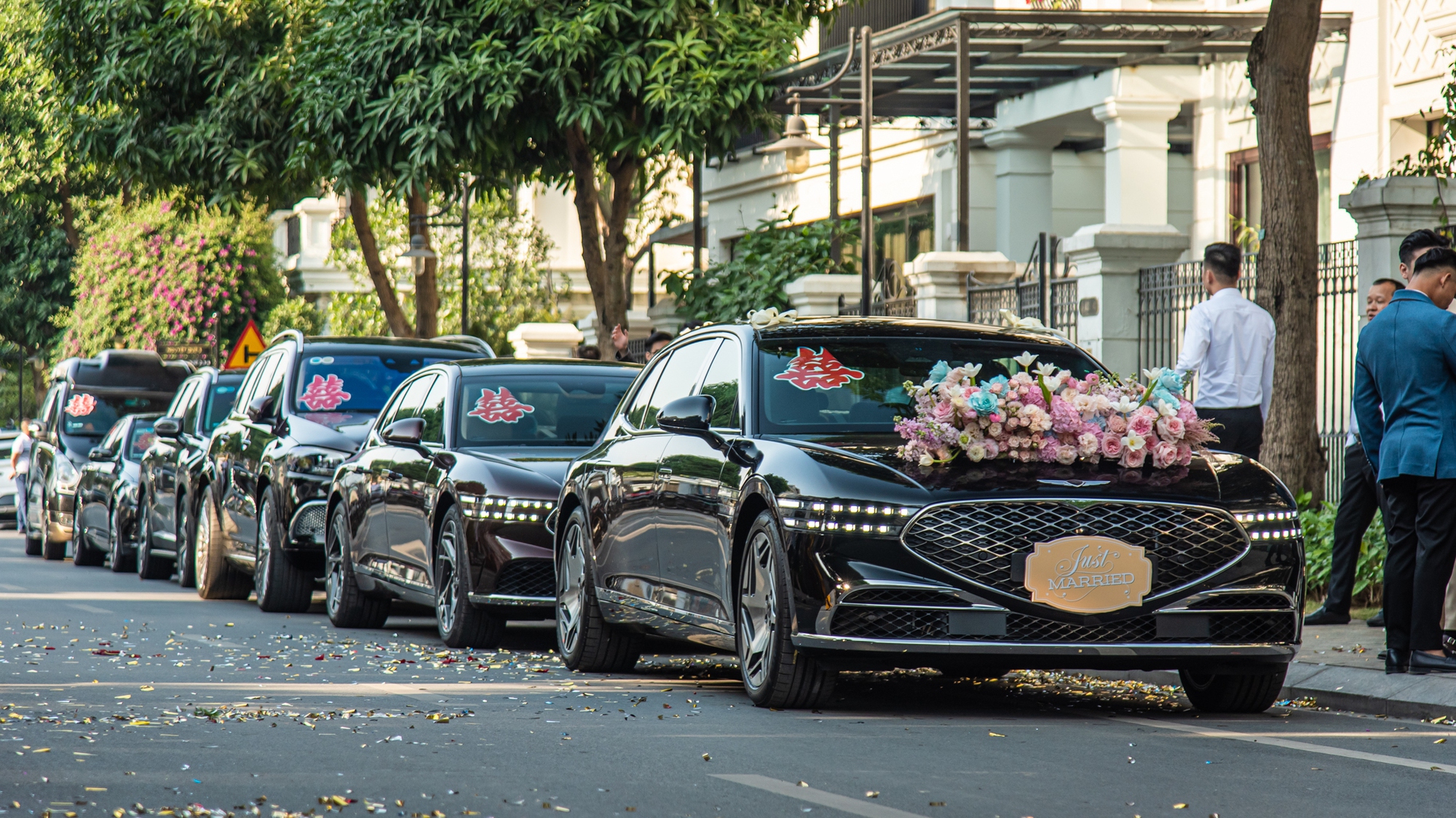 Dàn xe 'khủng' diễu hành tại Hà Nội: Khoảng 20 chiếc Genesis cùng đoàn với Rolls-Royce, Bentley