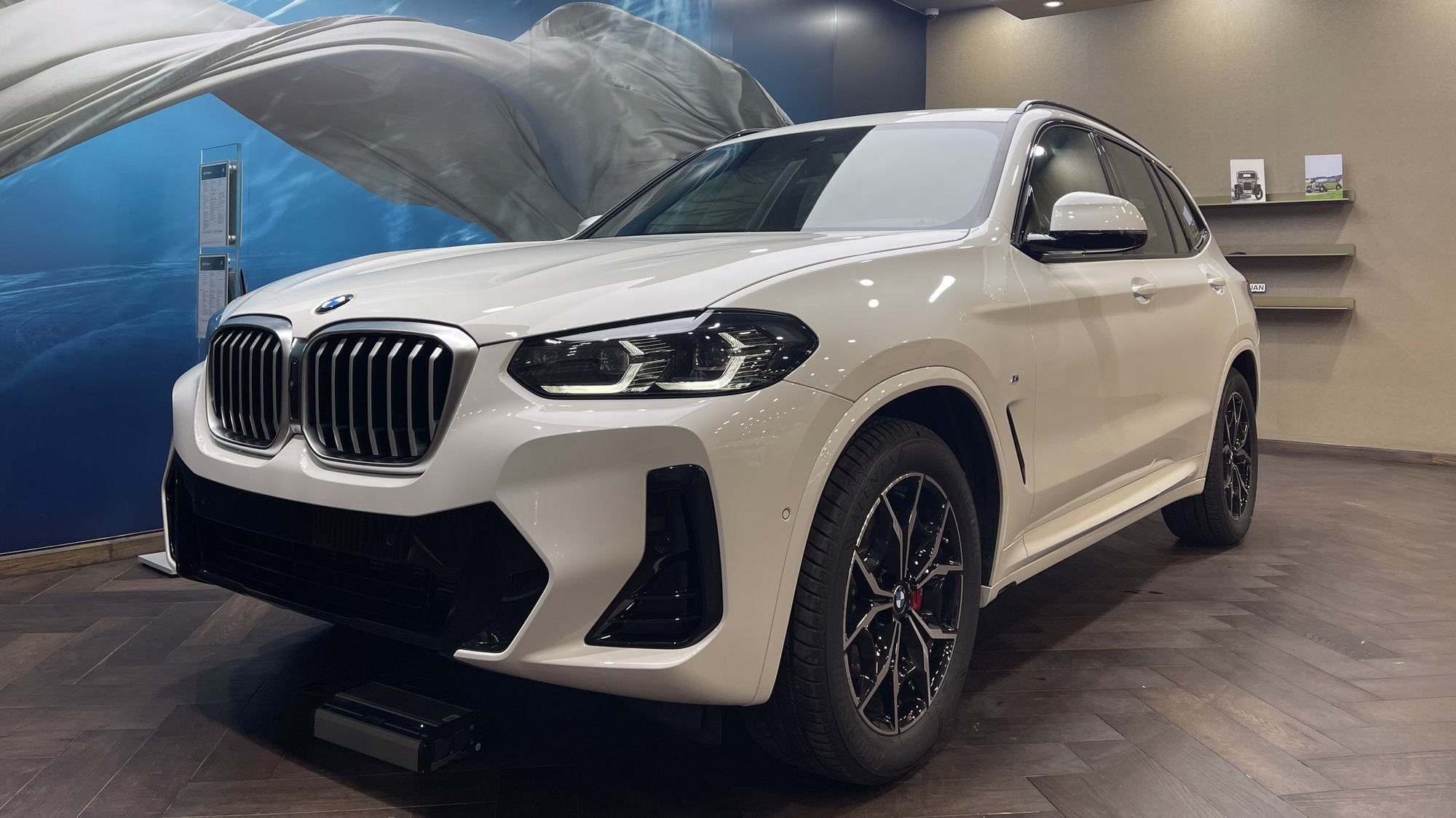 BMW X3 2023 lắp ráp về đại lý: Giá từ 1,799 tỷ đồng, thêm dẫn động cầu sau, cạnh tranh GLC