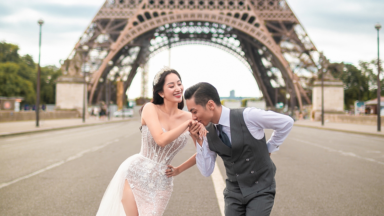 Tung ảnh cưới lãng mạn ở tháp Eiffel, Khánh Thi - Phan Hiển hé lộ nhiều 'góc khuất'