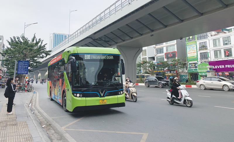 Đầu tư đổi mới xe buýt: Vì một Thủ đô xanh, thân thiện môi trường - Ảnh 1.