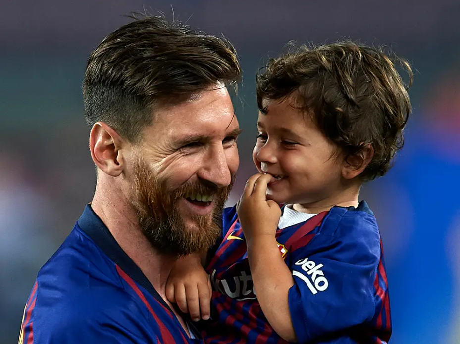 3 chàng quý tử của Messi: Thấy bố khóc con 'cười như được mùa', thẳng thừng  chê nhà vô địch đá tệ, thần tượng CR7 và Mbappe bất chấp