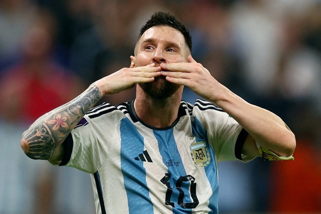 Bí mật sau cách ăn mừng bàn thắng như siêu anh hùng của Messi  2sao