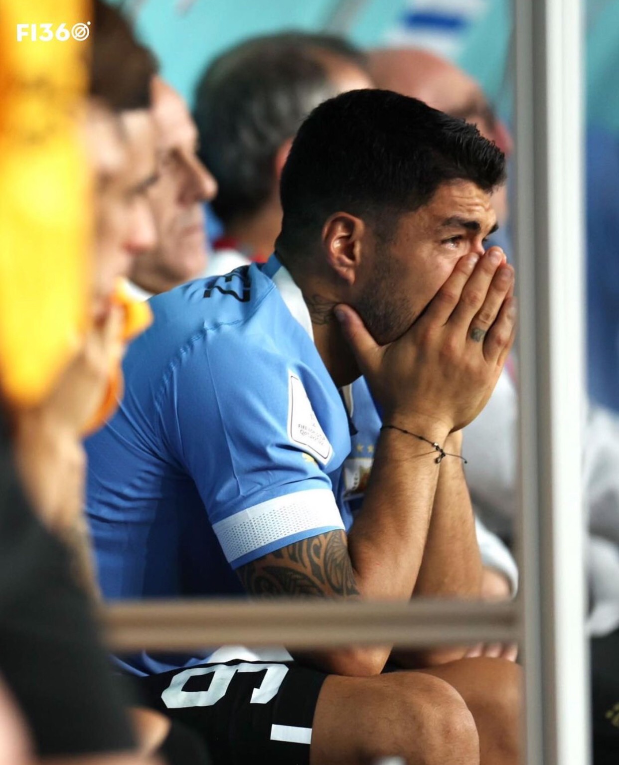 Suarez khóc nức nở khi Uruguay chính thức tạm biệt World Cup 2022 - Ảnh 2.
