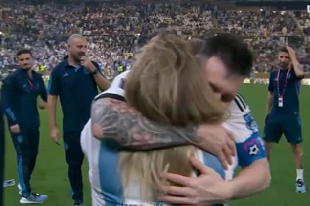 Sự thật về video Messi xúc động ôm chầm lấy mẹ khóc sau khi chiến thắng cúp vàng World Cup  - Ảnh 3.