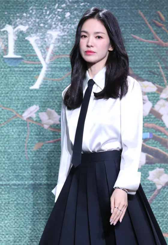 Song Hye Kyo chia sẻ cảm xúc khi được đóng vai nữ chính của 'The Glory' - Ảnh 3.