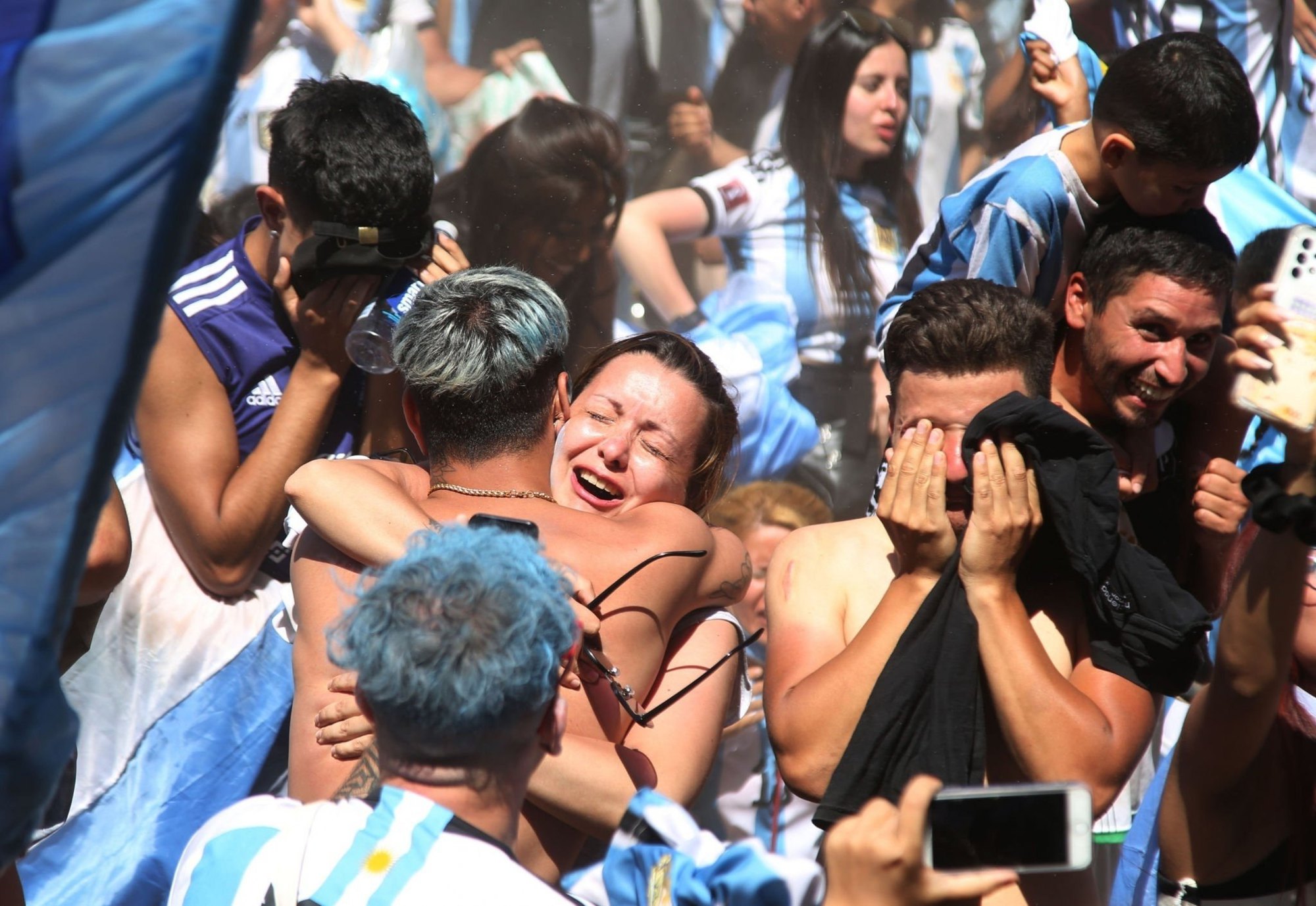 Hàng nghìn người hâm mộ đón đội tuyển Argentina trở về sau chức vô địch World Cup - Ảnh 17.