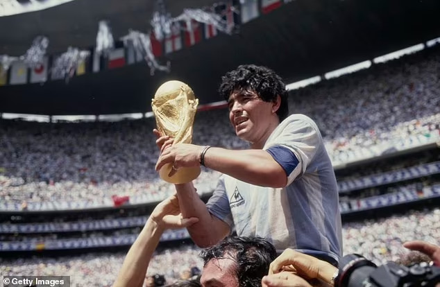 Hàng nghìn người hâm mộ đón đội tuyển Argentina trở về sau chức vô địch World Cup - Ảnh 24.