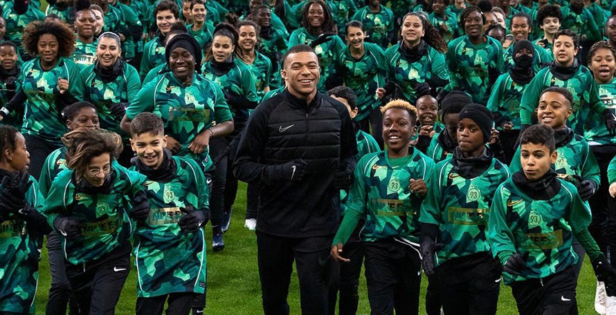 Kylian Mbappe: Từ cậu nhóc vùng ngoại ô Paris đến biểu tượng giấc mơ của cả  một thế hệ trẻ nước Pháp