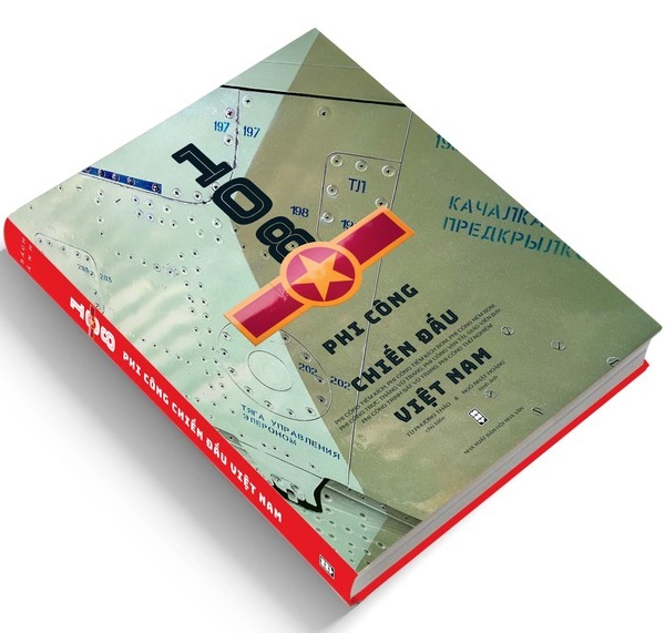 Sách ảnh '108 phi công chiến đấu Việt Nam' (kỳ 1): Chân dung những 'cánh én' trên bầu trời - Ảnh 2.