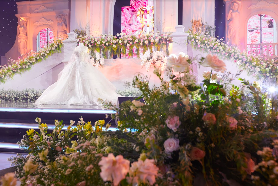 Hé lộ không gian cưới xịn xò như vườn cổ tích của Khánh Thi - Phan Hiển, 2 nhóc tỳ lộ diện cực đáng yêu - Ảnh 9.