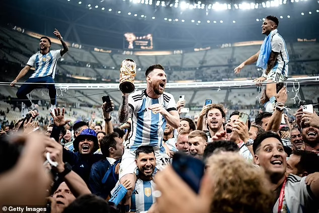 Khuôn mặt của Messi có thể được in trên tiền của Argentina - Ảnh 2.