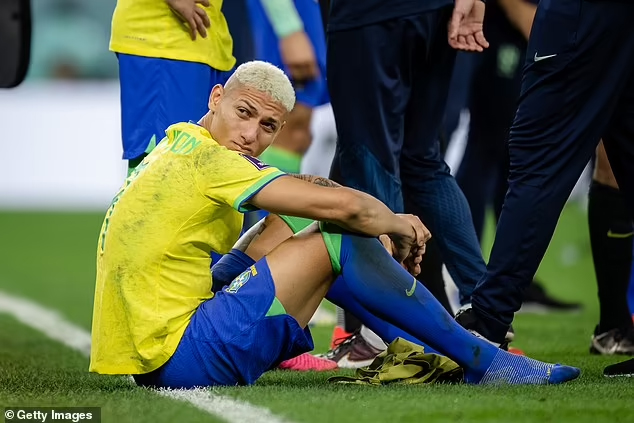 Cú 'ngả bàn đèn' của Richarlison đẹp nhất World Cup - Ảnh 3.