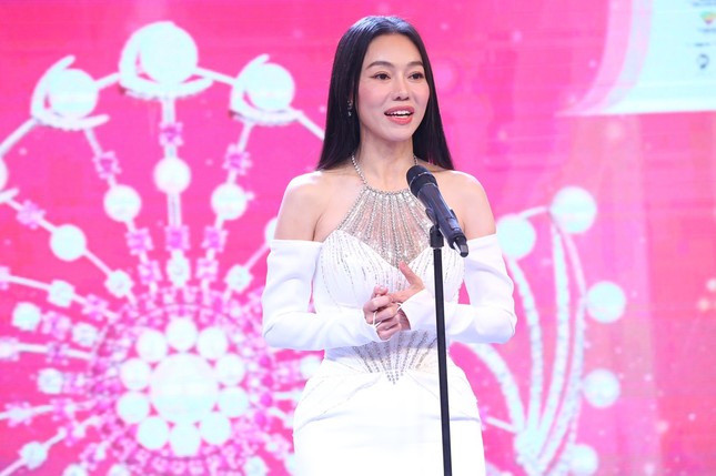 Tân Hoa hậu Huỳnh Thị Thanh Thuỷ sẽ chờ 1 năm để đi thi quốc tế - Ảnh 2.