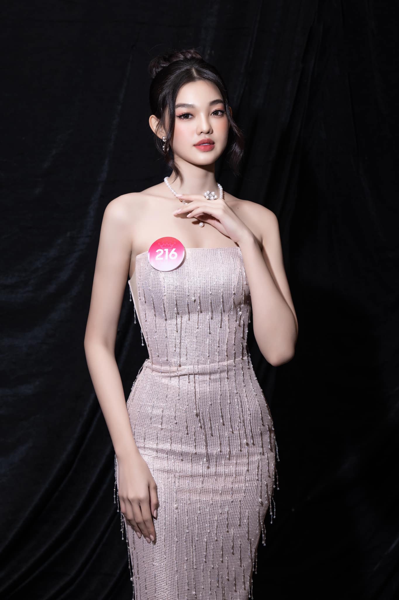 Trần Thị Bé Quyên - búp bê sống tại Hoa hậu Việt Nam 2022: Body chuẩn đẹp, nhan sắc độc lạ, hứa hẹn làm nên chuyện trong tương lai - Ảnh 9.