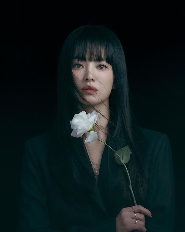 Song Hye Kyo tung ảnh bộ đẹp như mơ, netizen ùn ùn quay xe giữa nghi vấn lợi dụng quyền lực xoá ảnh lão hoá - Ảnh 1.