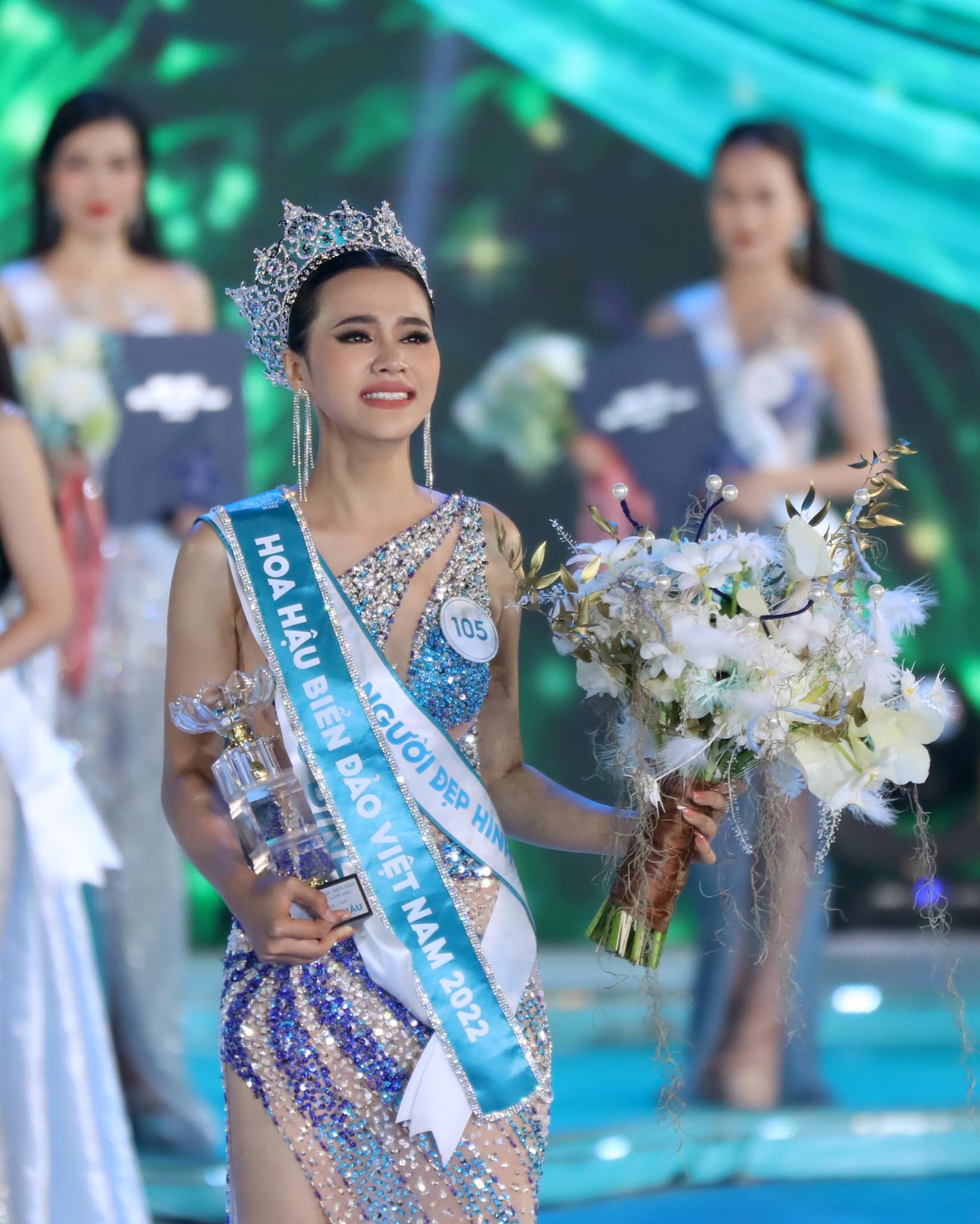 10 Hoa hậu đăng quang trong năm 2022: Người đi thi quốc tế sau 3 ngày, người trả vương miện vì lý do đặc biệt  - Ảnh 10.
