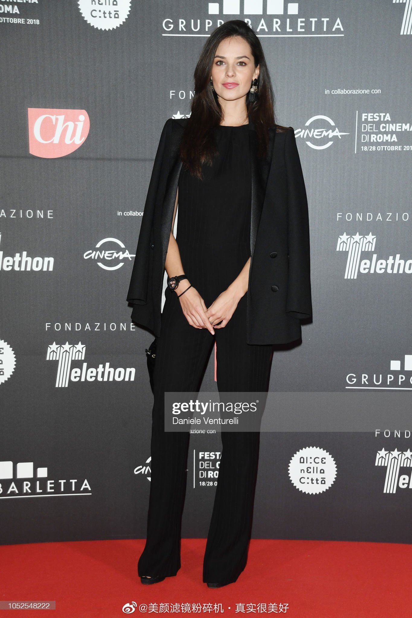 Soi bạn gái Song Joong Ki đi sự kiện: Xa xa thì đẹp chấp cả hung thần Getty Images, zoom gần lại lộ bằng hết khuyết điểm - Ảnh 6.