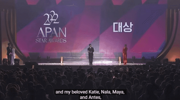 Hoá ra Song Joong Ki công khai gửi lời đặc biệt đến bạn gái diễn viên người Anh khi nhận giải ở APAN nhưng chẳng ai để ý? - Ảnh 3.