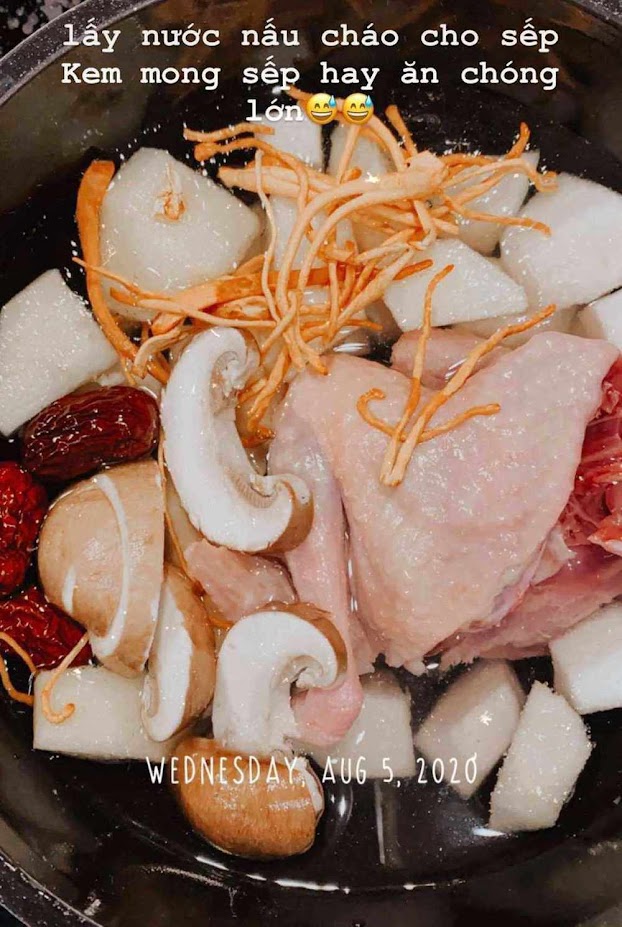 Muôn kiểu chăm con ăn dặm của sao Việt: Hải Băng dùng gia vị đắt nhất thế giới, Võ Hạ Trâm rèn bé ăn chay - Ảnh 6.