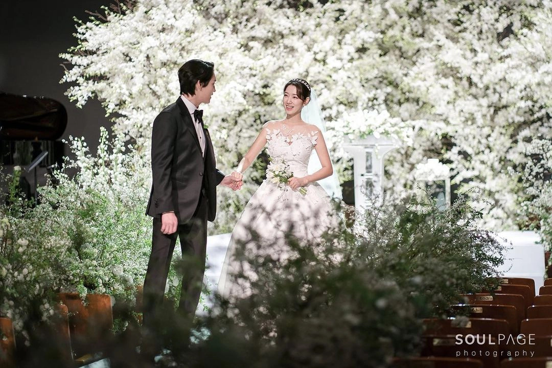 2022 - Năm Kbiz toàn tin hỷ của sao hạng A: Đám cưới BinJin và Park Shin Hye như lễ trao giải, Gong Hyo Jin - Jiyeon quá độc lạ - Ảnh 6.