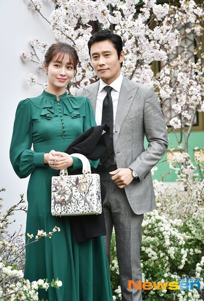 Số khổ như Song Hye Kyo: 2 lần tái xuất hoành tráng đều bị tình cũ Song Joong Ki - Lee Byung Hun phá đám với scandal tình ái - Ảnh 11.