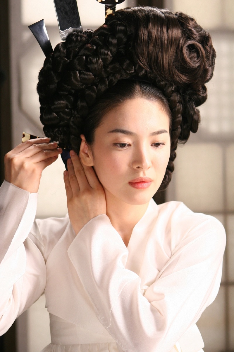 ซงฮเยคโย (Song Hye Kyo) เปรียบเทียบฉากฮอตราชินี Lim Ji Yeon: ถ้าเธออายุเท่ากัน ใครสวยที่สุด?  - ภาพที่ 22.